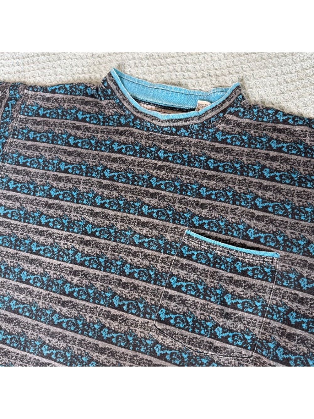 Vintage Tomato Pocket Tee T-Shirt Mens Medium Abstract Print 80s 90s Zack Morris